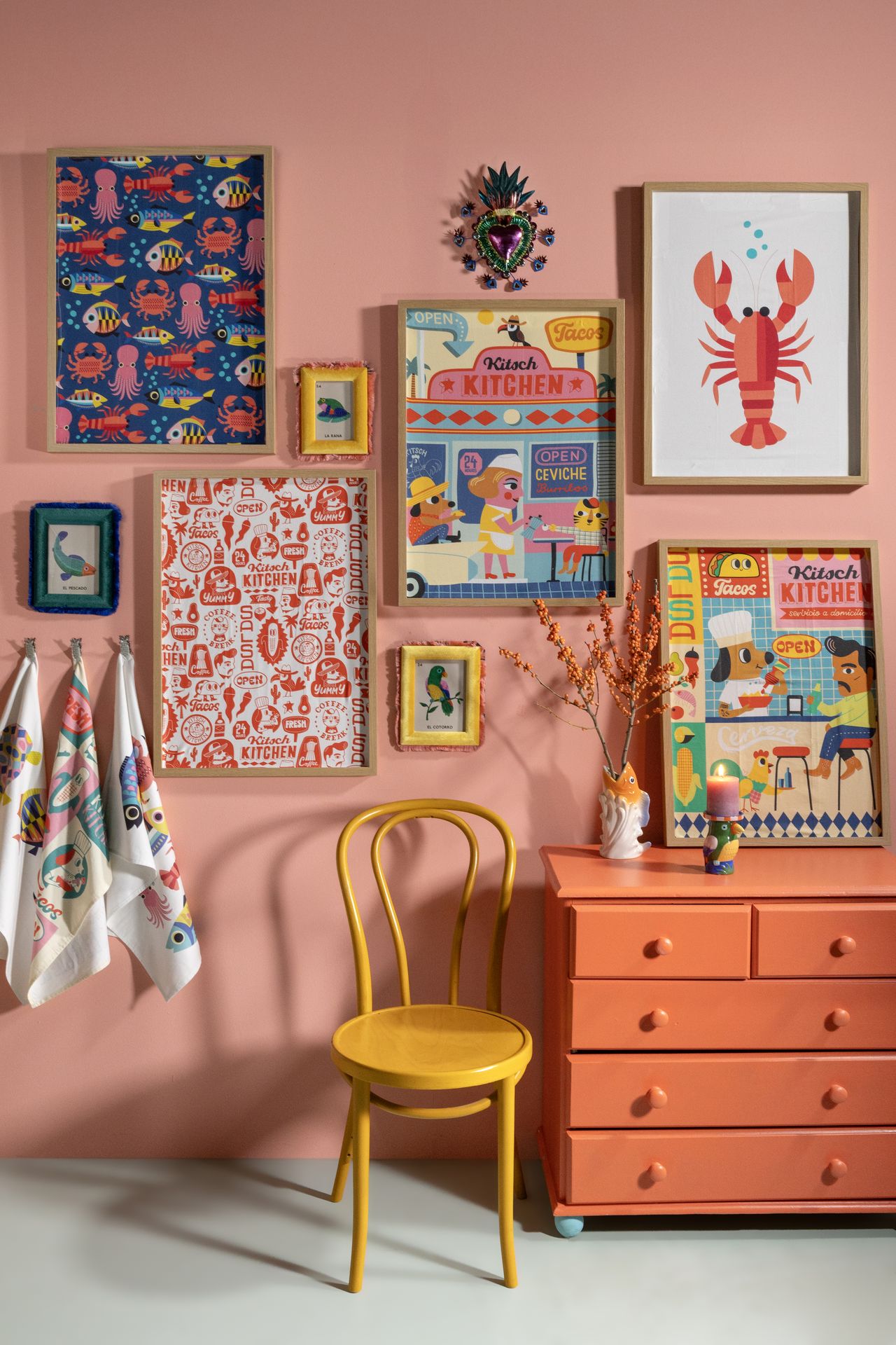 Ingelijste Kitsch Kitchen theedoeken als wanddecoratie