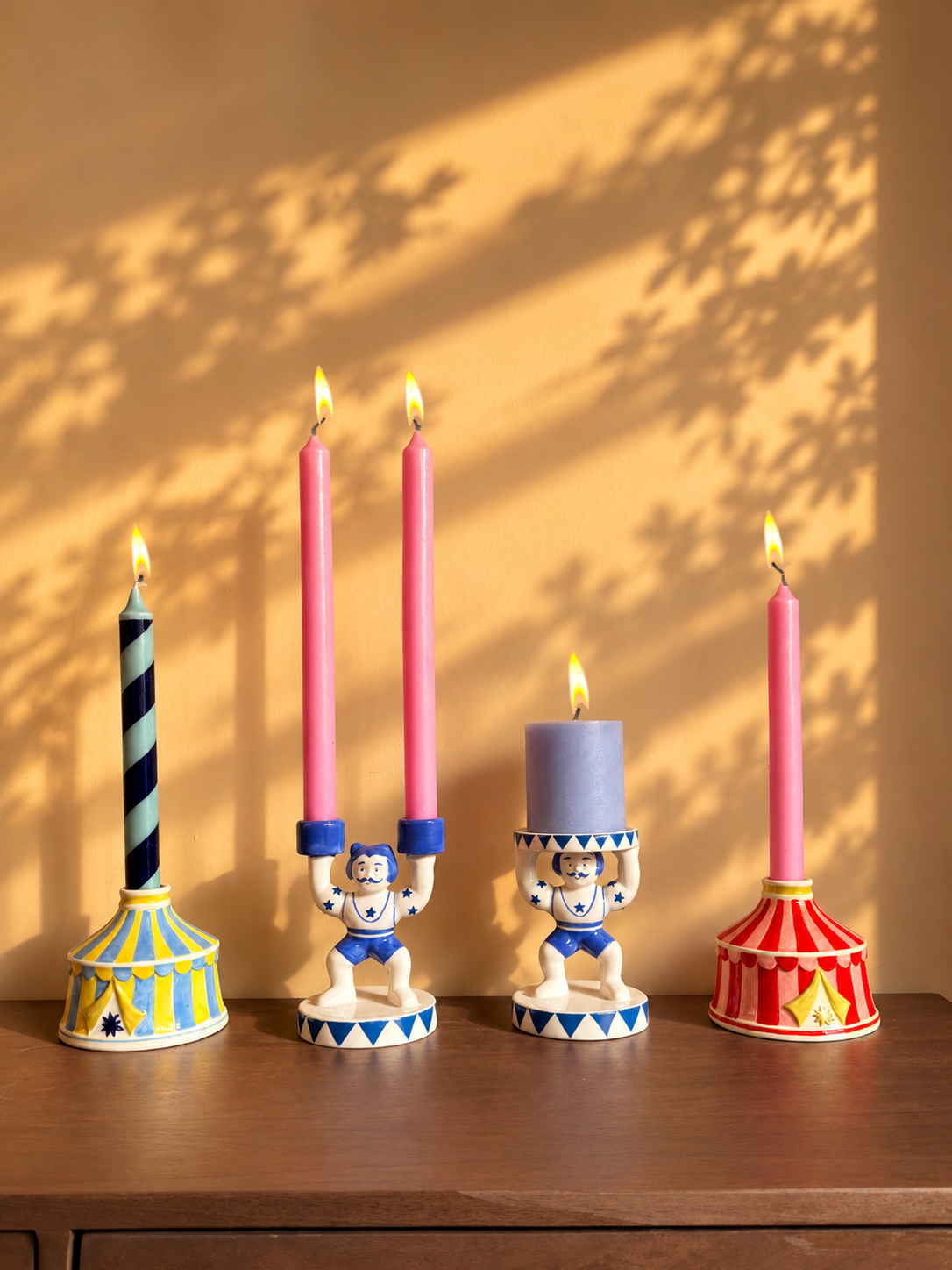Kitsch Royale kandelaars met brandende kaarsen